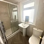 아파트 Maisonette Gloucester Rd *