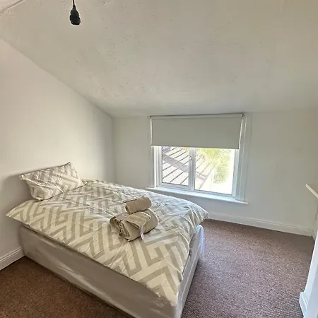 아파트 Maisonette Gloucester Rd *