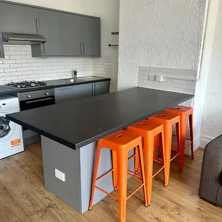 Maisonette Gloucester Rd 아파트 *