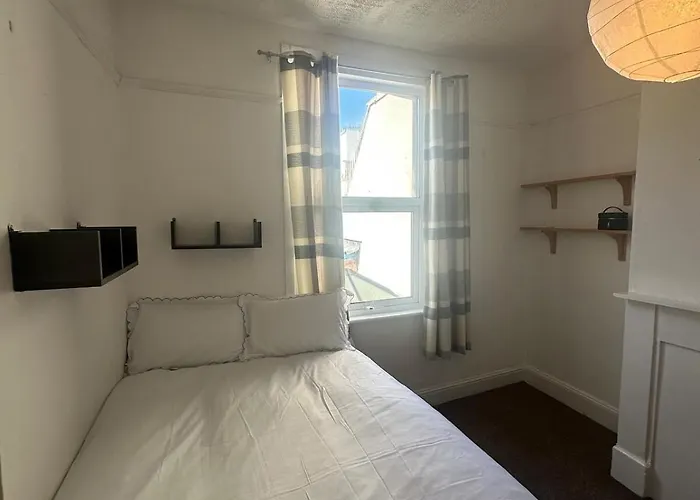 Maisonette Gloucester Rd 브리스틀