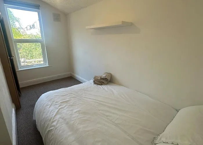 Maisonette Gloucester Rd * Bristol