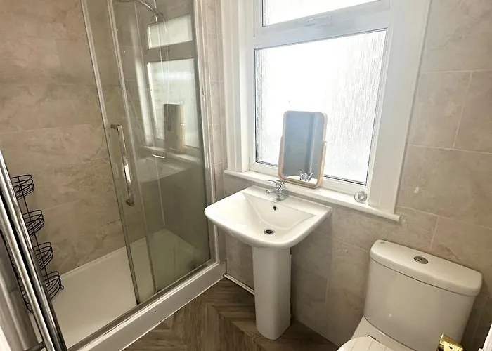 아파트 Maisonette Gloucester Rd *