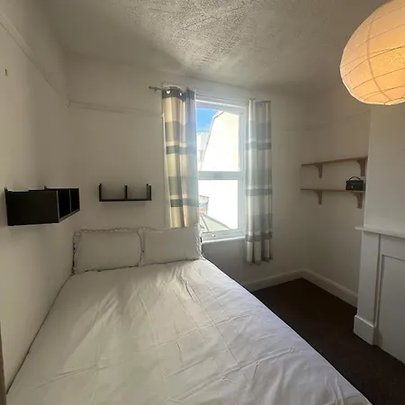 Maisonette Gloucester Rd Bristol